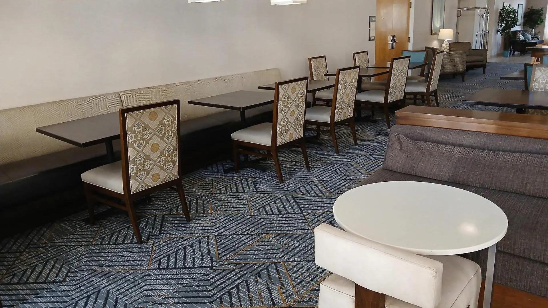 Mainstay Suites Phoenix North 3*,